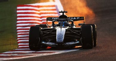 Russell lider, takımlar didişiyor, pist alev aldı!