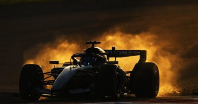 Kırmızı at, pistte fırtına gibi eserken rakipler solgun kaldı