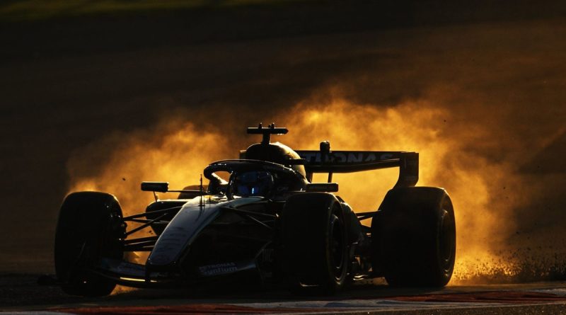 Kırmızı at, pistte fırtına gibi eserken rakipler solgun kaldı