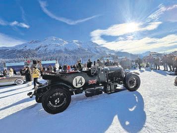 Buzda parıldayan klasik otomobiller, Alplerin büyüsüyle dans ediyor