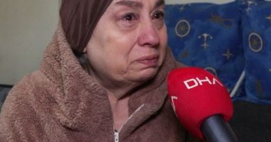 Yüzdeki tebessüm, geçmişin izlerini taşıyor