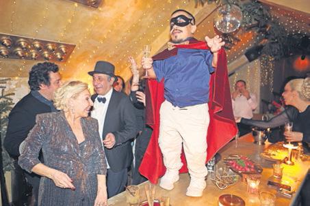 Lüks, ihanet, dedikodu ve İstanbul gecesinin karanlığı