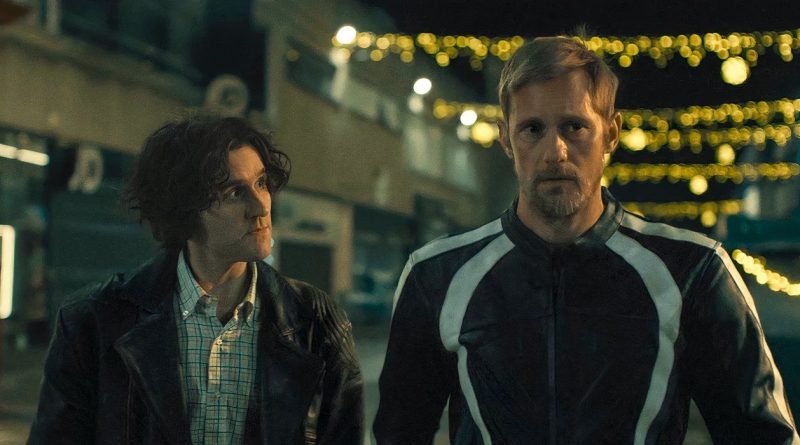 Yoğun bakışlar, karanlık bir çekim, beklenmedik bir yorum