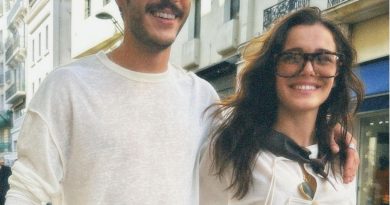 Gizemli paylaşımlar, soruları çoğalttı, aşk mı bitti?