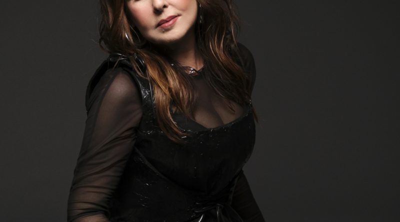 Gökyüzü, Nilüfer'in yorumuyla yeniden doğuyor, dinleyin