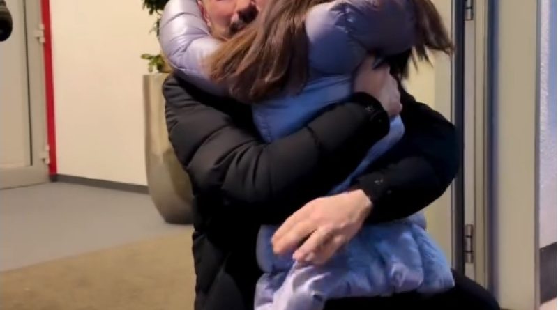 Baba kız sevinci, Almanya'da aile hasreti sona erdi