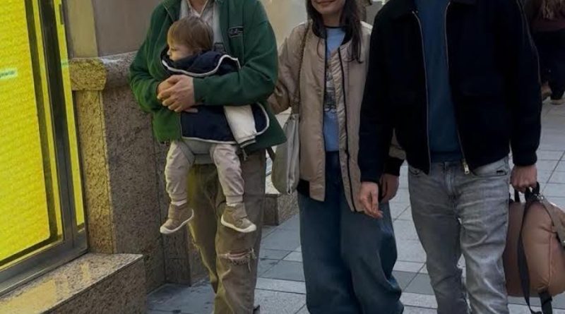 Minik Atlas'a ekran detoksuyken, anne baba keyifli!