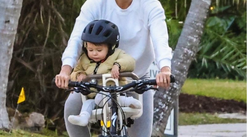 Gülümseyen anne, minik yolcu, Miami rüzgarı