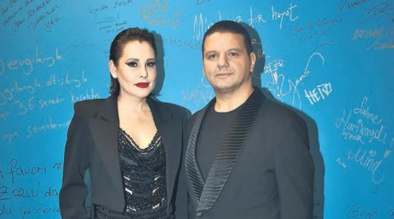 Yapay zeka ile düet, sahne şenliği, dostluk şarkıları