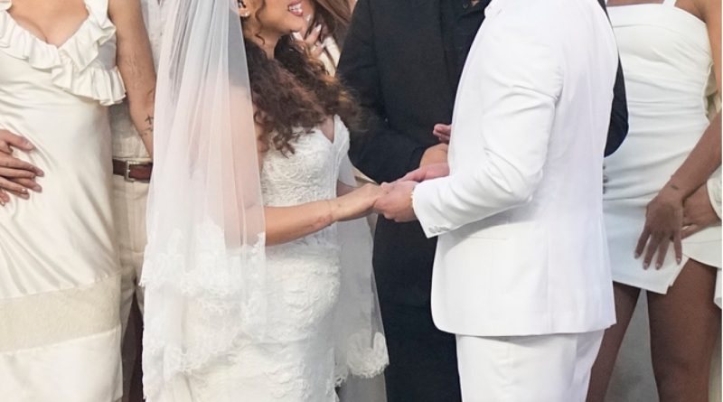 Sahnede aşk, müzik ve sürpriz bir evlilik!