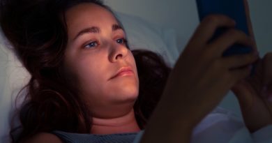 Ekran parlaklığı düşük, gözler yoruluyor, dikkat!