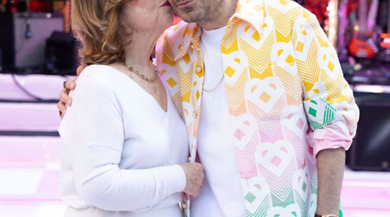 Ailecek mutluluk, sevgi ve minnetle kutlama