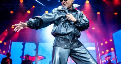 Sahne ışıkları, coşku, unutulmaz bir konser gecesi