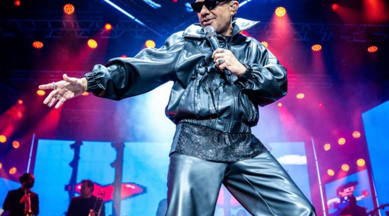 Sahne ışıkları, coşku, unutulmaz bir konser gecesi