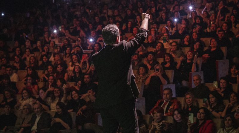 Bakü'de Kutsi fırtınası, Haydar Aliyev Sarayı coştu!