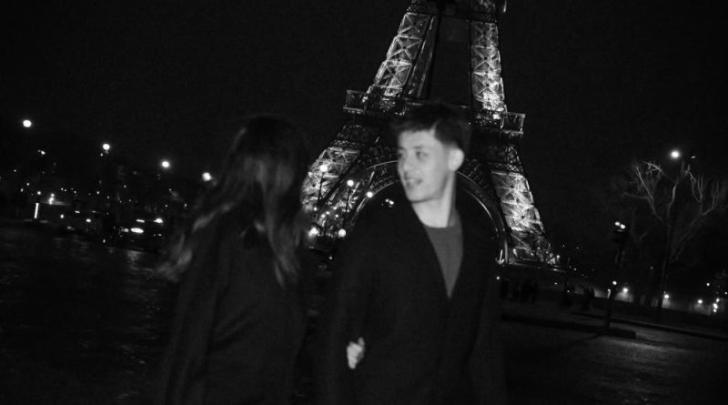 Aşk, Paris, Eyfel Anlar donduruldu, mutluluk parlıyor