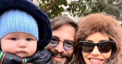 Minik Demir'le aile pozu, mutluluk dorukta!