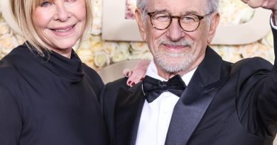 Kaybın ardından bağış, Spielberg'in katkısı tartışma yarattı