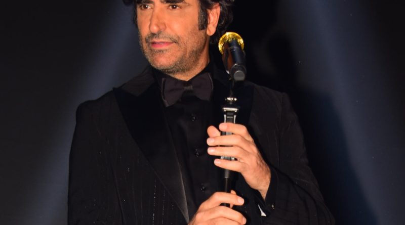 Kaderin yazdığı aşk, sahne ışığında yankılanıyor