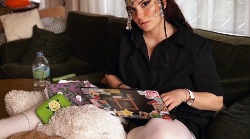 Güçlü kadın, iyileşiyor, sabırla dinleniyor, umut var