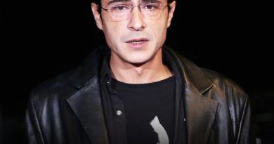 Ünlüler adliyede, sorularla yüzleşti, özgürlüğe kavuştular