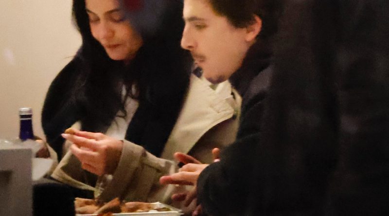 Gizlilik, pizza keyfi ve ünlü aşkı bir arada!