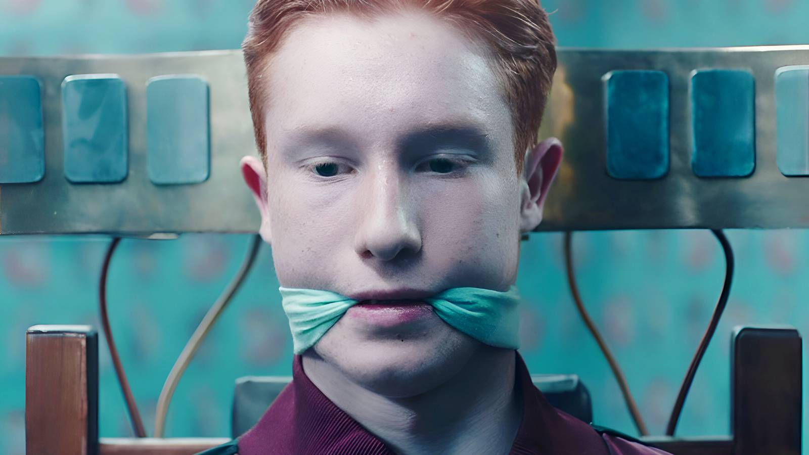 Karanlık labirentte zamanın büküldüğü, sırların açığa çıktığı anlar