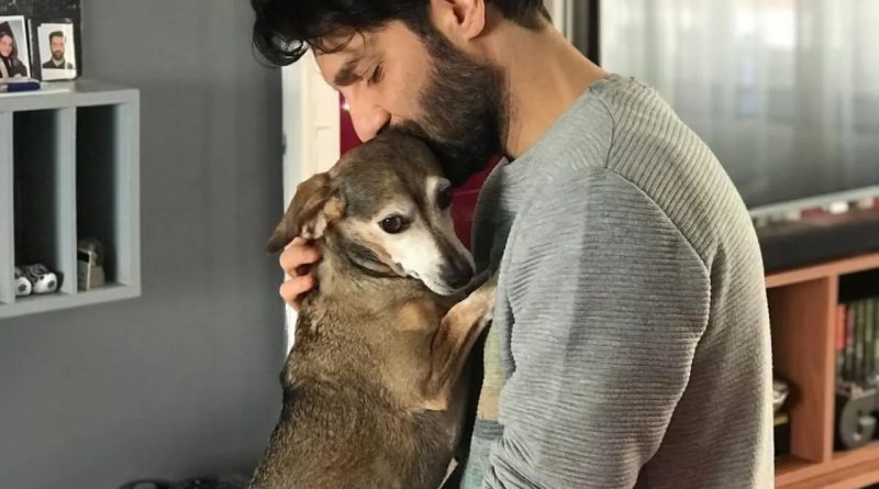 Kalbi acısıyla dolu bir ayrılık, sonsuzluğa yolculuk