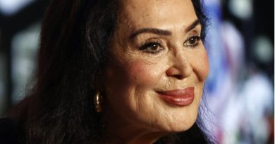 Yüzler hüzünle ışıldayan bir anı, unutulmaz bir dostluk