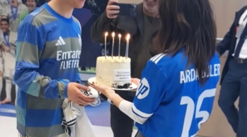 Aşkın zaferi, gülümseme bulaştı yüzüne