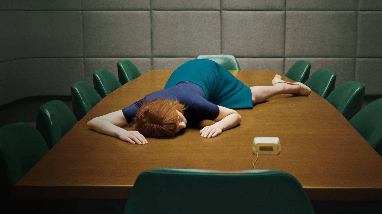 Kayboluşun derinliklerinde, tanıdık bir labirent yükseliyor