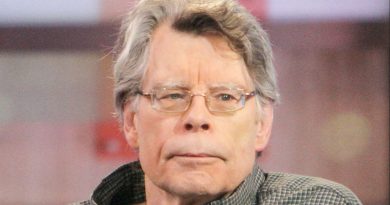 Gizemli kasaba, karanlık kahkahalar, ürpertici eğlence başlıyor