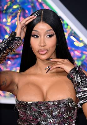 Anı yakaladı, gülümsemesi yerinde, şov devam ediyor