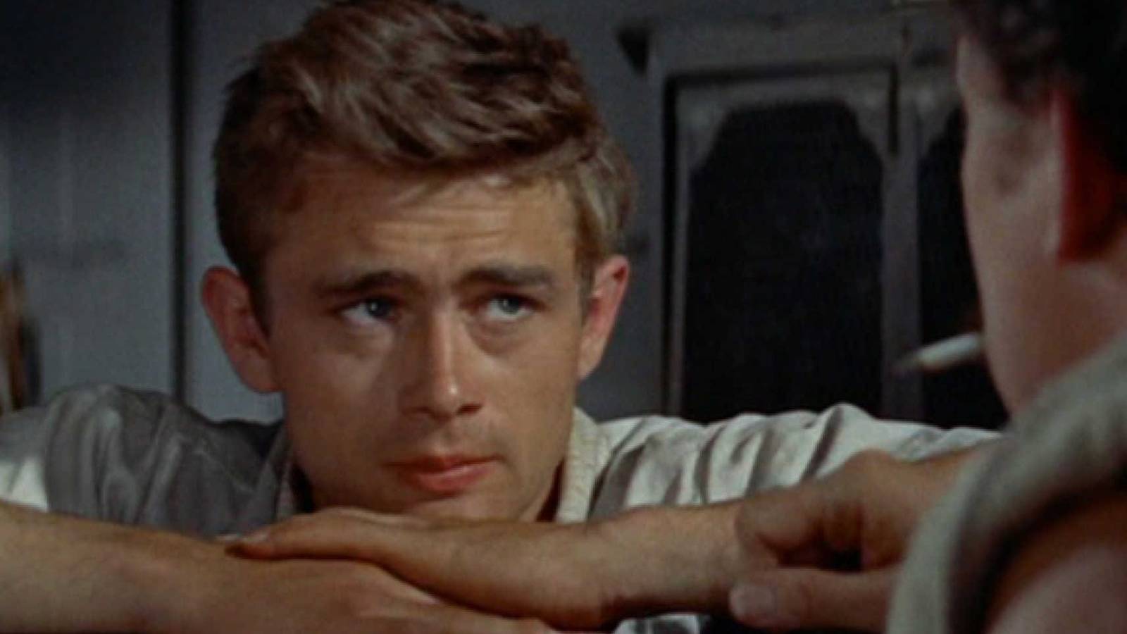 Gizli aşk, genç yıldız, beklenmedik bir bağ, şaşkınlık