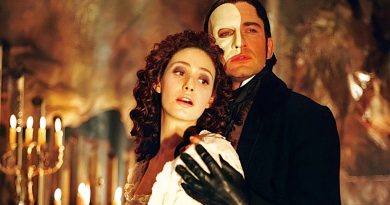 Gizem, kahkaha ve gotik bir şölen başlıyor!