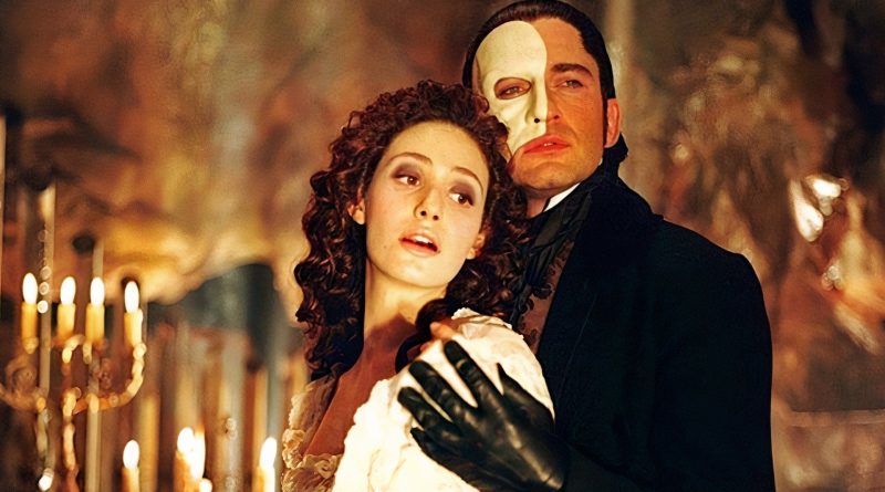 Gizem, kahkaha ve gotik bir şölen başlıyor!