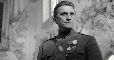 Savaşın absürtlüğü, insanın çaresizliği, Kubrick'in dehası