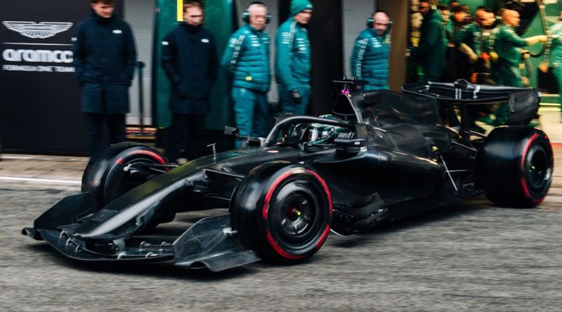 Siyah renk, acele, pistte ilk görünüm, Newey'in açıklaması