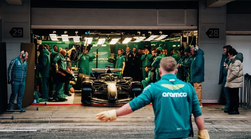 Eski Antonov, Aston Martin'i İspanya'ya taşıdı, sıra dışı!