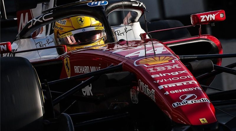 Kırmızı şov, Hamilton Ferrari'yi zirveye taşıdı