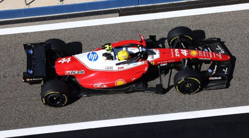 Bahreyn'de Ferrari şoku: Ters dönen kanatla dikkat çekiyor