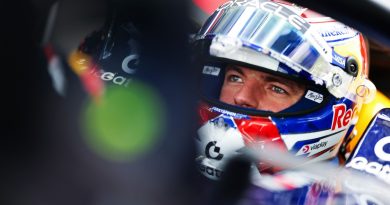 Yıldız pilotun geleceği belirsiz, Red Bull sakinliğini koruyor