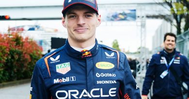 Baba oğul anı, sıcaklık ve gurur dolu bir kare