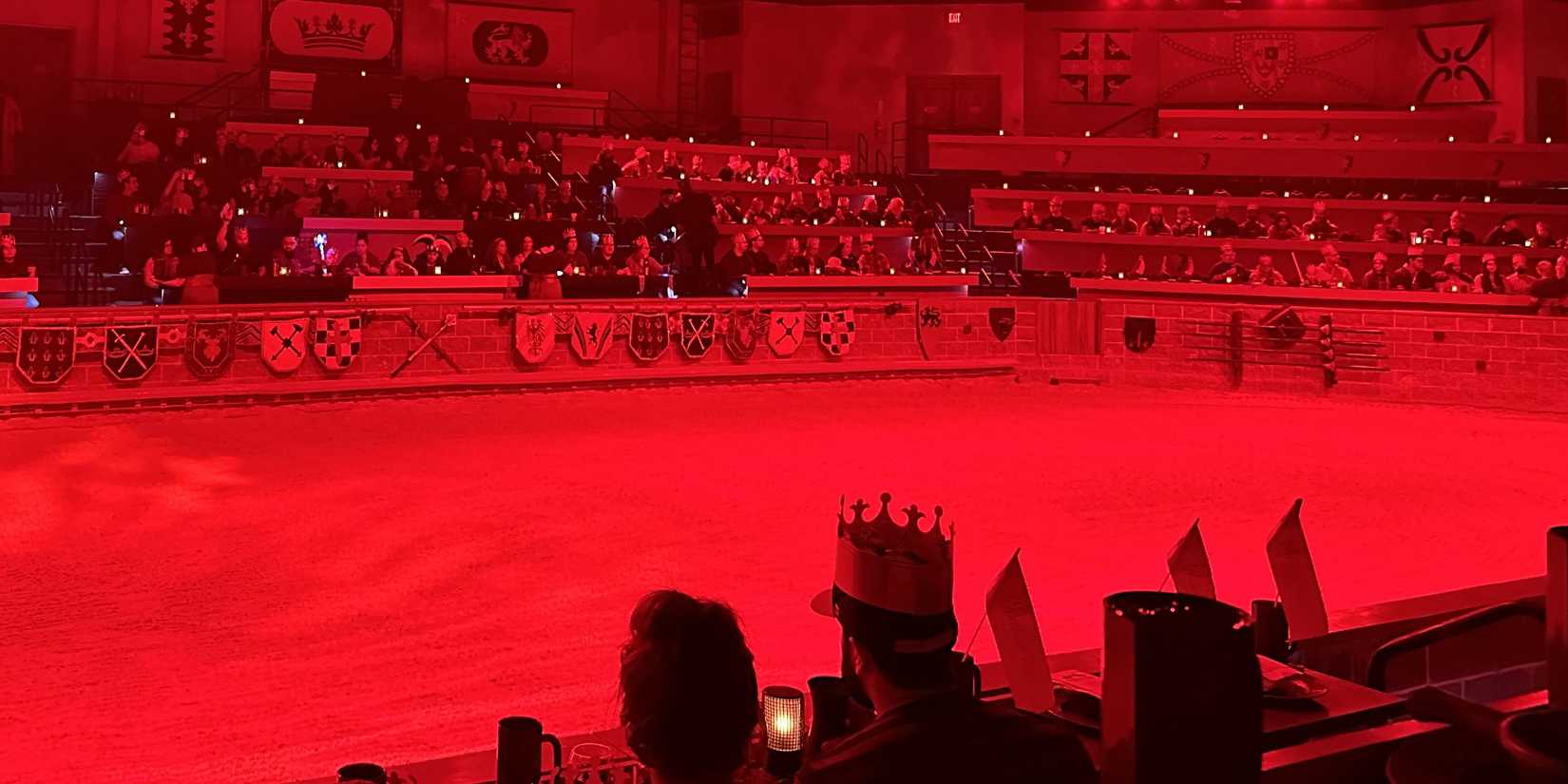 Atlar, şövalyeler, ziyafetler, nostalji, sosyal medya rüzgarı