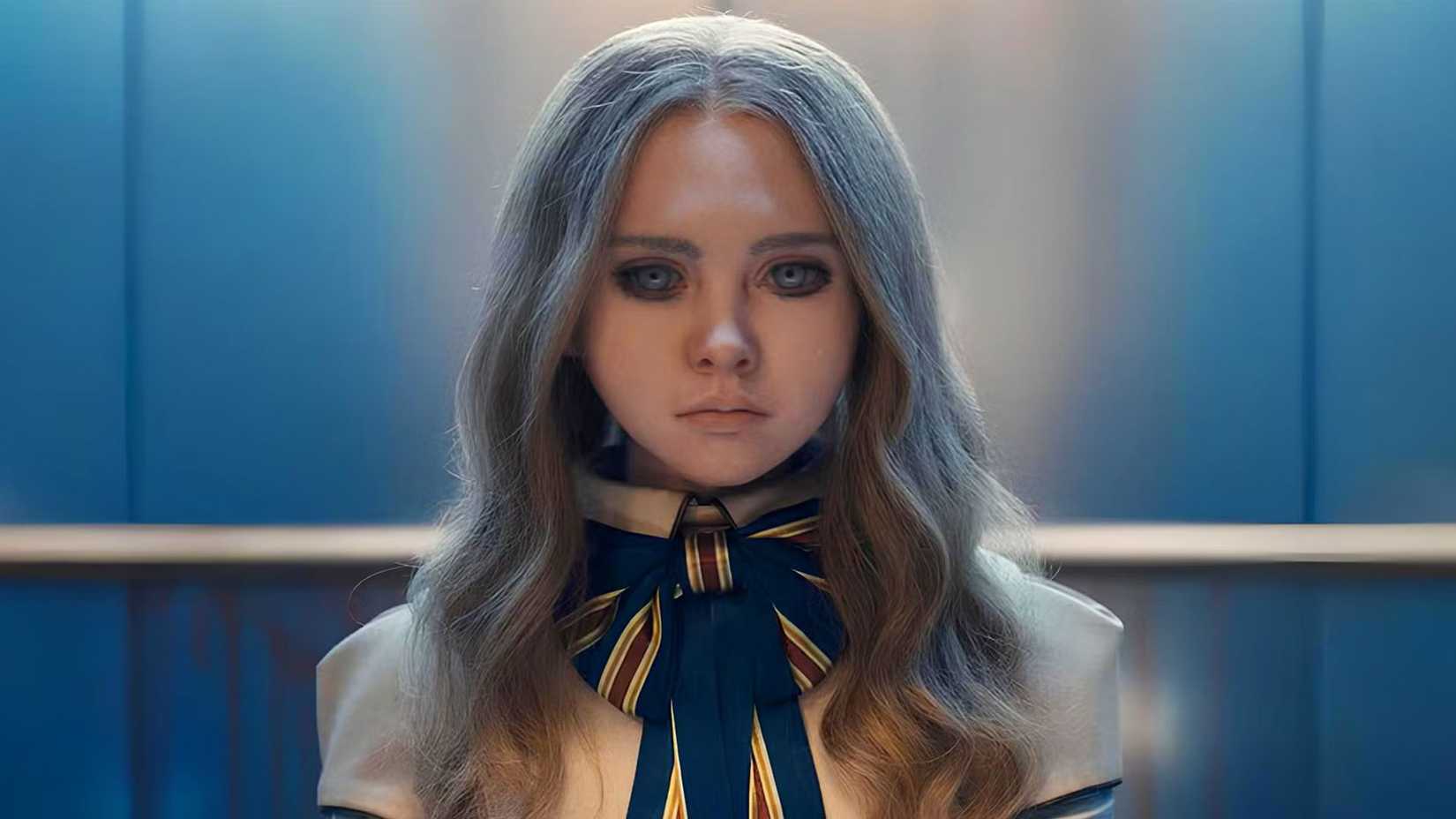 Maskeler düşüyor, kahkahalar yükseliyor, göndermeler havada!