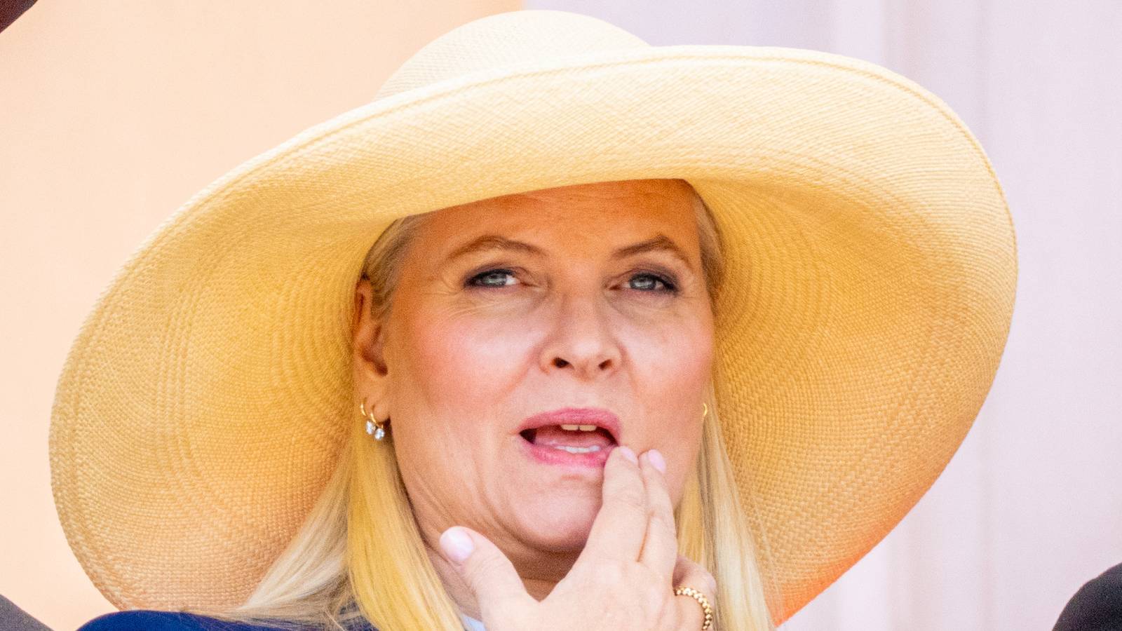 Kraliyetin gölgeleri, sessiz çığlıklar, şaşkınlık, sarsıntı, utanç