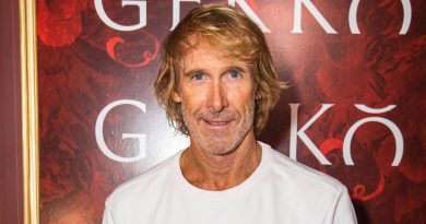 Yönetmen Bay, Cadillac'ın reklamıyla fikir hırsızlığı davası açtı