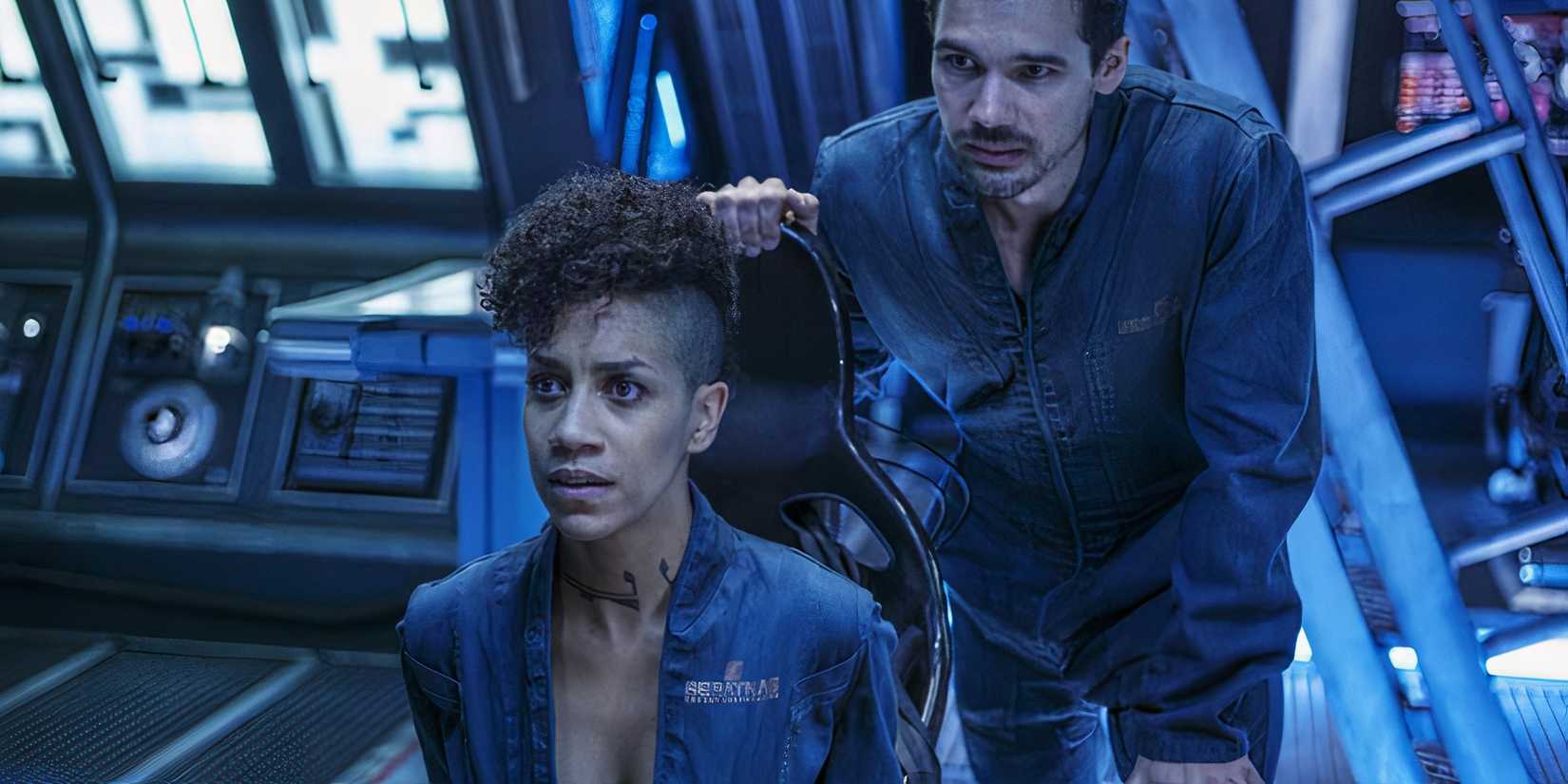 Derin uzay, politik gerilim, gerçekçi bilim kurgu