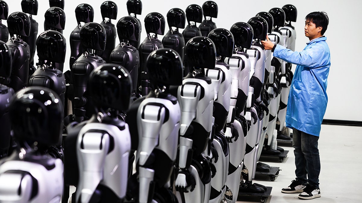 Robotların dansı, boks maçı, Şanghayi'de görsel şölen