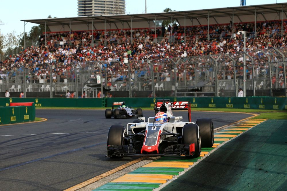 Heyecan dorukta, motorlar kükrüyor, yeni bir dönem başlıyor